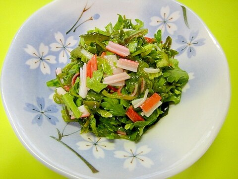 柚子こしょう風味☆春菊とカニカマのめかぶ和え